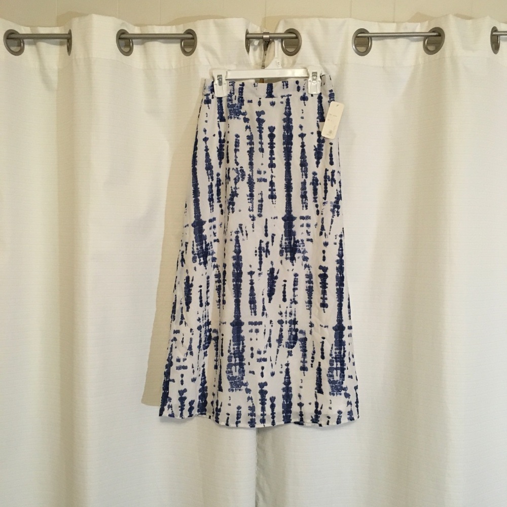 👍4\$30 NWT Japna ladies skirt